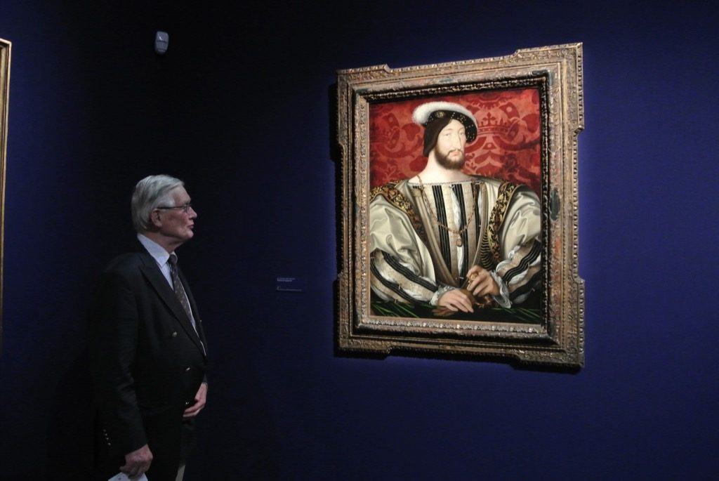 Olivier de Rohan admires the Portrait of François 1er by CLouet lent by the Louvre