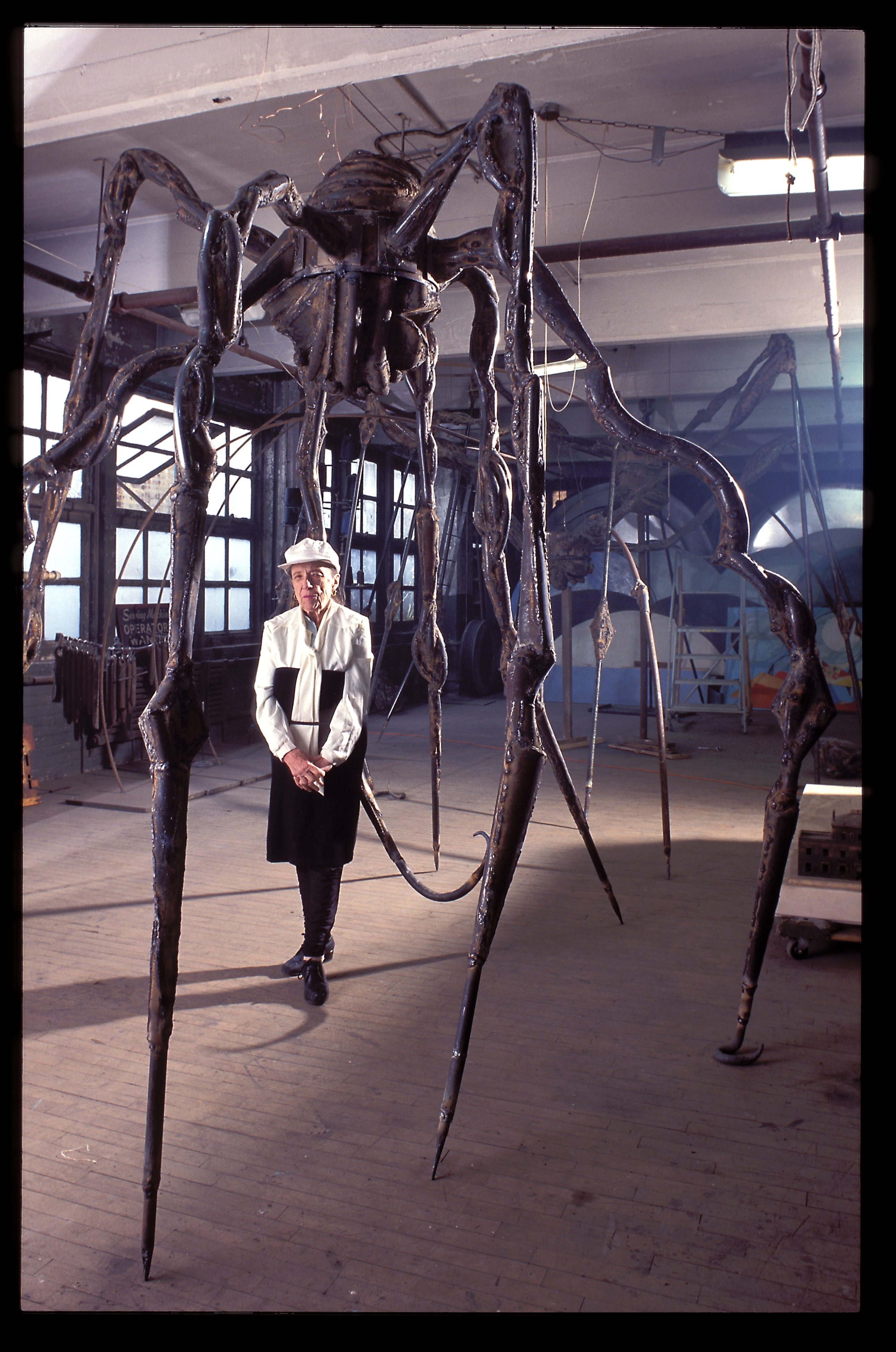 Avec Maman, 1995, ©-Jean-François-Jaussaud With the spider that made her most famous