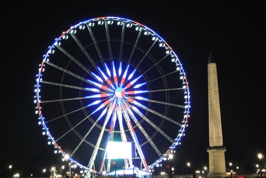 Paris is ready othave fun again with its big wheel side to side with the Obelisk on place de la Concorde