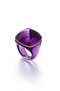 The crystal Pop ring comes in many colors, ©Laurent-Parrault