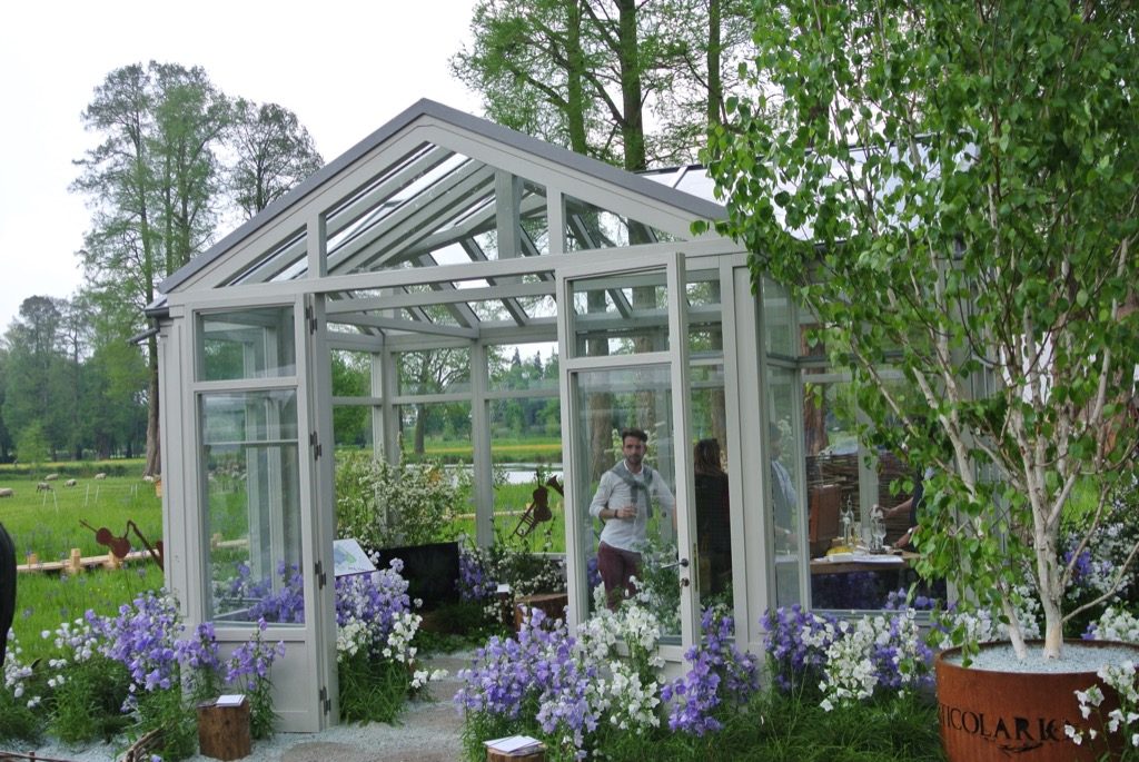 A green house presented by Roberto Giobergia with white and blue campaniles