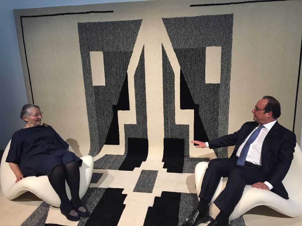 Maïa Paulin and Presdient François Hollande sitting by the Diwan carpet