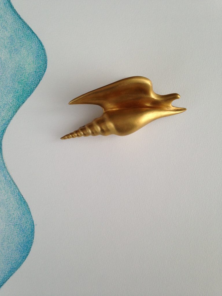 Shell bird, gold covered Sèvres ceramics (biscuit)