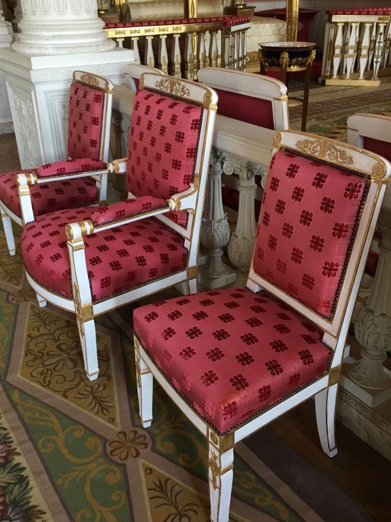 The chairs designed by Marcion in 180ç are covered with a divine silk velvet fabric