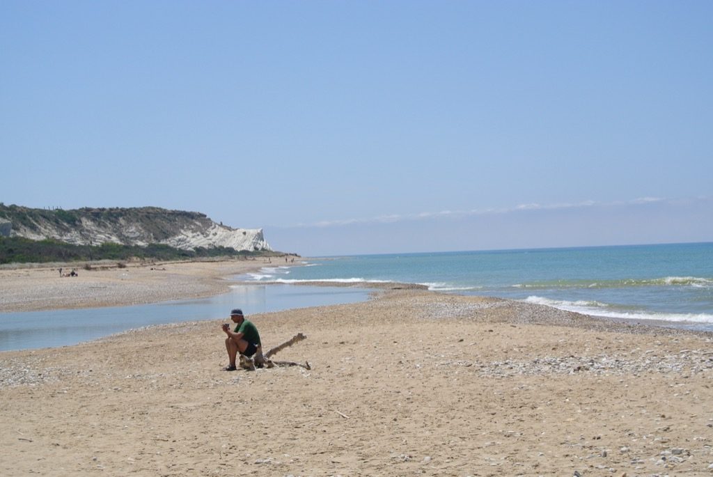 The five km long beach leads to the Greek site of Eraclea antics