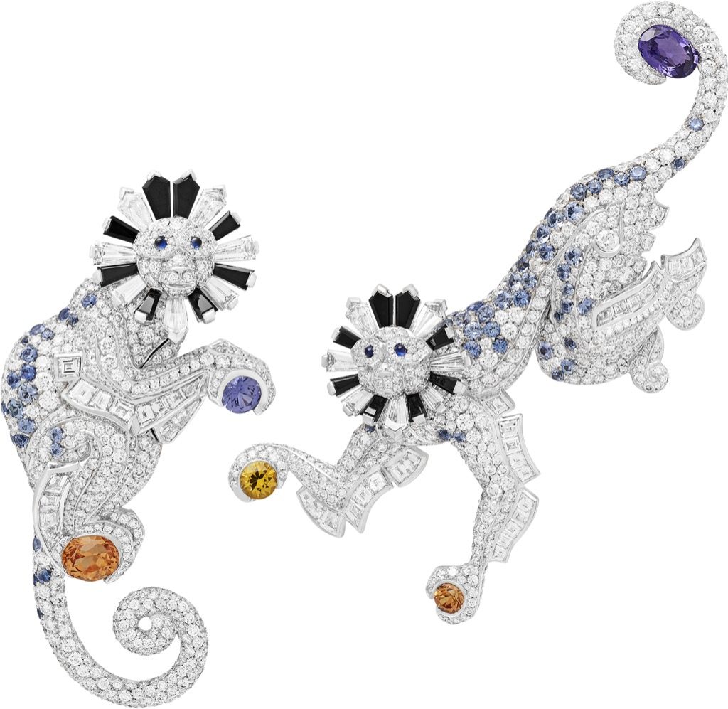 Monkeys in white gold, round, baguette-cut, obus-cut and tapered-cut diamonds, round and oval colored sapphires, cabochon-cut sapphires, round and oval spessartine garnets, obus-cut and tapered-cut black spinels. 