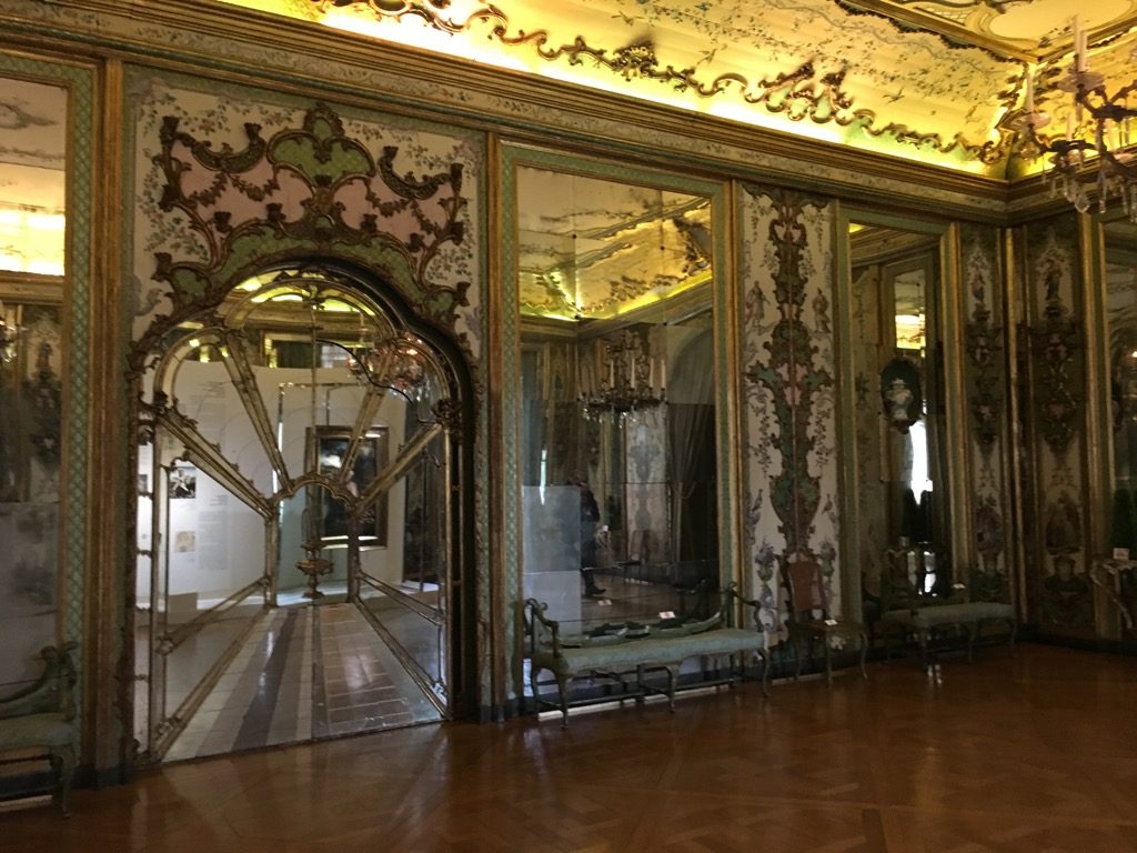 The amazing Sicilian theatre decor where the Leonardo is exhibited