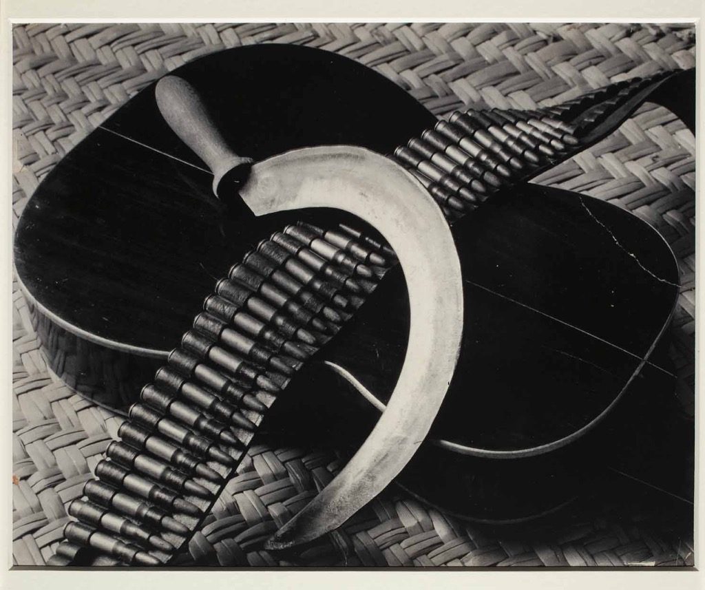Tina Modotti, Guitar, bandolier and sickle, Museo Nacional de Arte © Francisco Kochen